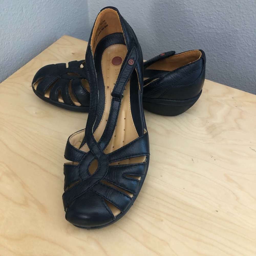 CLARKS STRUCTURED Black Strappy Sandals